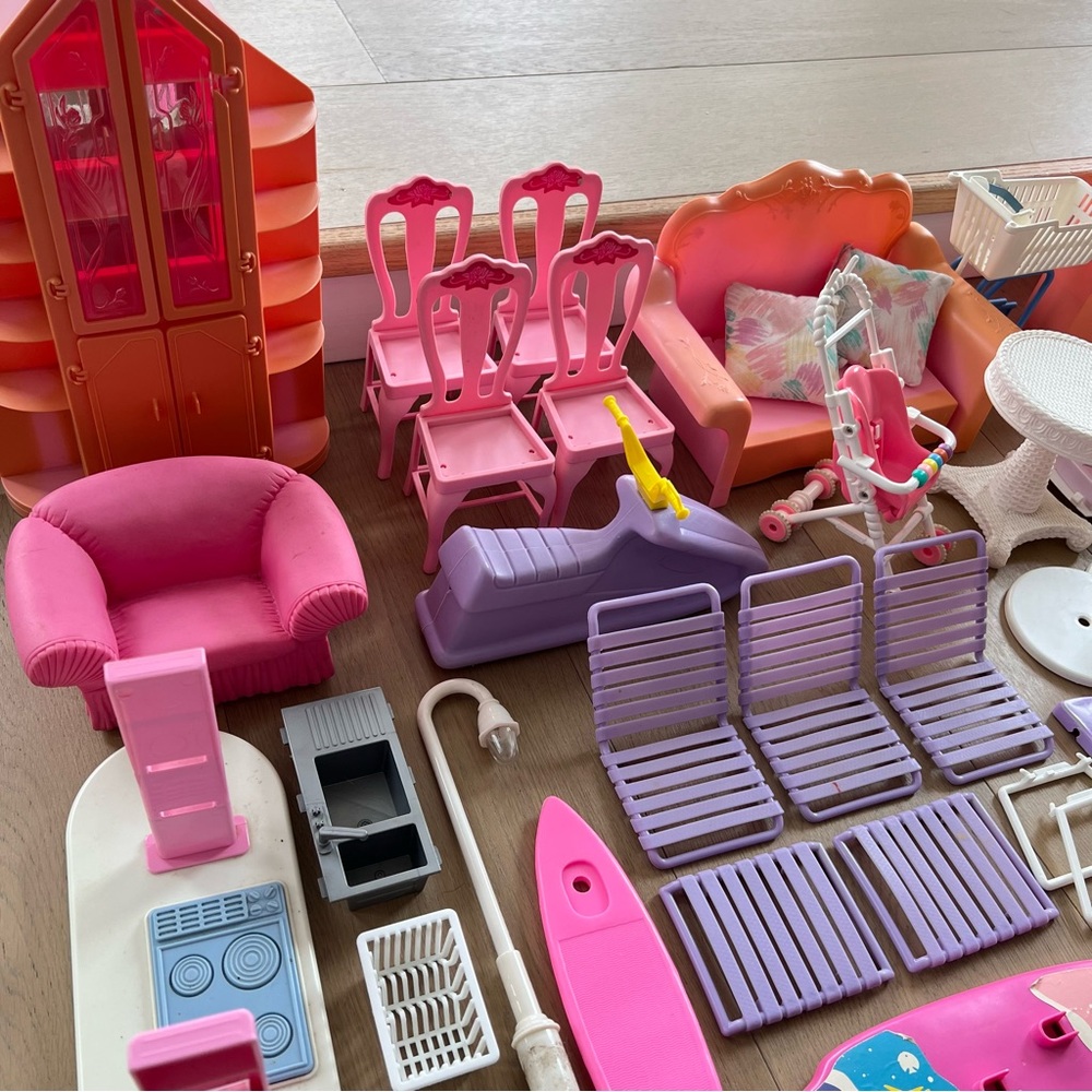 Huge lot vintage Barbie furniture/spare parts - Picture 6 of 11